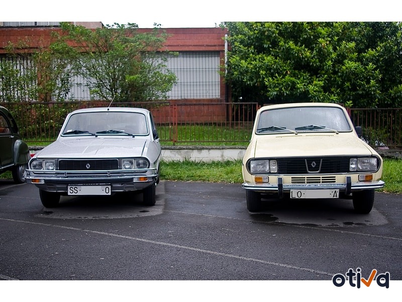 RENAULT 12