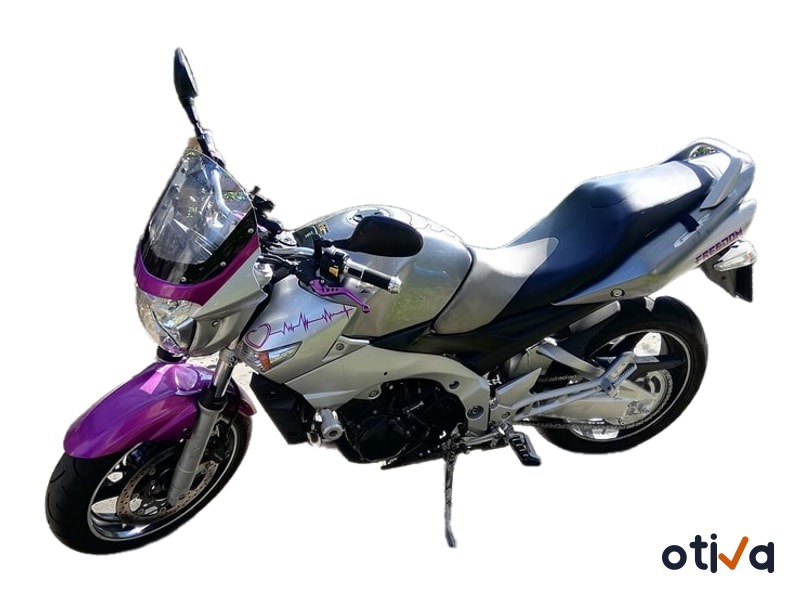 SUZUKI GSR